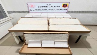Kargodaki şüpheli paketten 100 bin liralık kaçak makaron çıktı