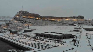 Kars beyaz gelinliğini giydi