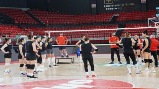 Karşıyaka Voleybol, Çanakkale Belediyespora konuk oluyor