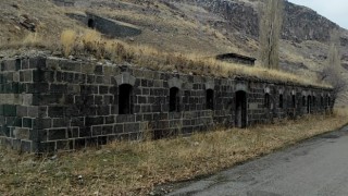Karsta tarihi hamam yıkılıyor