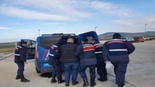 Kasten adam öldürme suçundan aranan zanlı jandarmadan kaçamadı