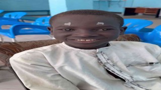 Katarakt hastası Afrikalı çocuk Türk hayırseverlerin bağışlarıyla sağlığına kavuştu