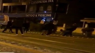 Kavga eden guruba biber gazlı müdahale