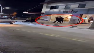 Kavga ettiği kişinin sırtında sandalyeyi böyle kırdı