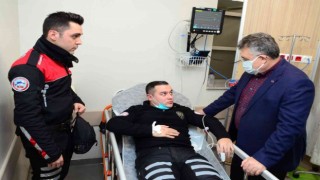 Kaza yapan yunus timini emniyet müdürü yalnız bırakmadı