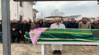 Kazada savrulan otomobilin çarptığı yaşlı kadın son yolculuğuna uğurlandı