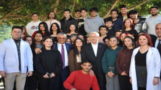Kılıçdaroğlu, Kemerde öğrencilerle bir araya geldi