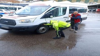 Kırklarelinde kış lastiği uygulamasında 75 araca cezai işlem uygulandı