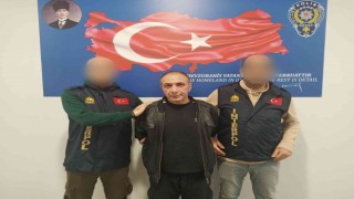 Kırmızı bültenle aranan Serkan Akbaba Almanyada yakalanarak Türkiyeye getirildi