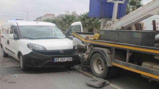 Kırmızı ışıkta duran araca arkadan çarptı: 2 yaralı