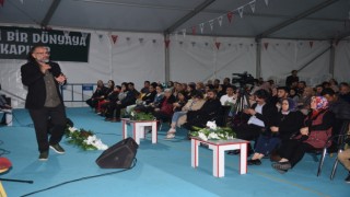 Kitap fuarında Neşet Ertaş gecesi
