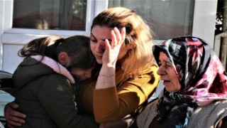 Komşularının ihbarıyla eve gelen kadın gözyaşlarını tutamadı