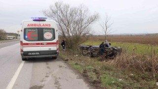 Kontrolden çıkan araç yol kenarına düştü: 2 yaralı