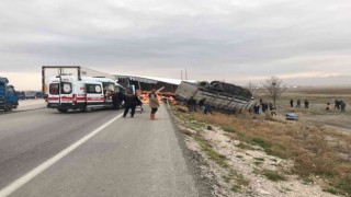 Konyada tır ile kamyon kafa kafaya çarpıştı: 2 ölü, 1 yaralı