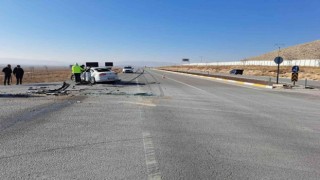 Konyada tır otomobile çarptı: 2 ölü