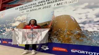 Körfezli Zeynep Mersinde gümüş madalya aldı