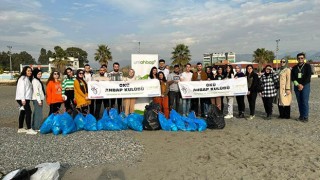 Korkut Ata Üniversitesi Öğrencileri deniz sahilinde temizlik yaptı