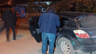 Kovalamaca sonucu yakalanan şahıslarda uyuşturucu ele geçirildi