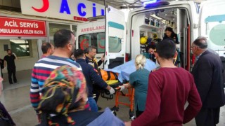 Kozanda çift römorklu traktör devrildi: 1 ölü, 46 yaralı