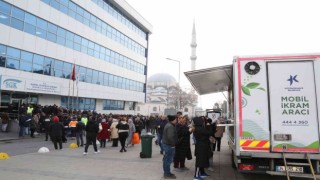 Küçükçekmece Belediyesinden EYT için bekleyenlere ikram