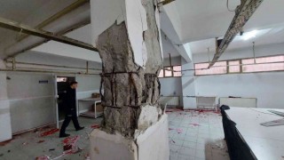 Küçükçekmecede 24 yıllık binanın kolonları patladı