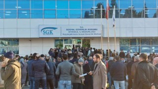 Küçükçekmecede EYT yoğunluğu ikinci gününde de devam ediyor