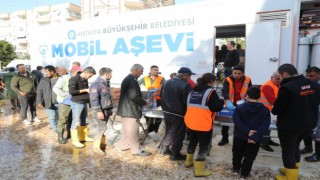 Kumlucada gıda ve eşya temini ile hasar tespitleri yapılıyor