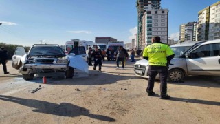 Kumlucada trafik kazası: 3 yaralı