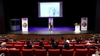 Kuran, GAÜNlü öğrencilerle bir araya geldi