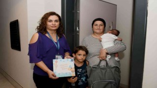 Kuşadası Belediyesinden 280 bebeğe hoşgeldin ziyareti