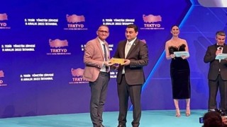 Kütahya Valiliği Motivasyon ve Eğitim Tırı, “Yılın en iyisi” ödülünü törenle aldı