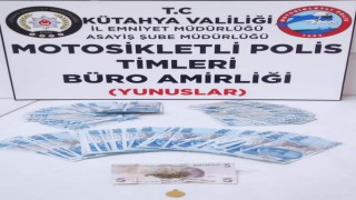 Kütahyada bir araçta sahte para ele geçirildi