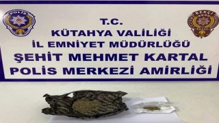 Kütahyada bir şahsın üzerinde uyuşturucu ele geçirdi