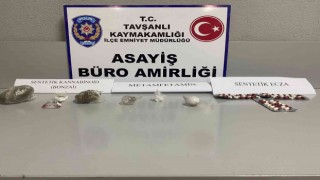 Kütahyada Dur ihtarına uymayarak kaçan araçta uyuşturucu bulundu