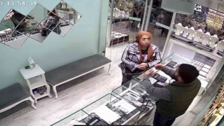 Kuyumculara sahte zincir sattı, tanınmamak için her kuyumcuya başka kılıkta girdi