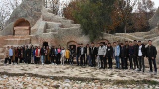 Lise öğrencileri üniversiteyi gezdi