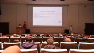 Liseli gençler üniversitede