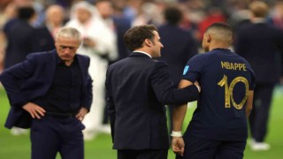Macron, Dünya Kupasını kaybeden Fransız oyuncuları teselli etti