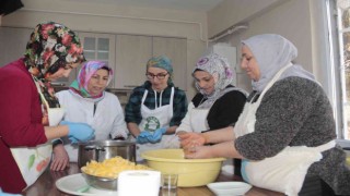 Maharetli kadınlar mutfağın püf noktalarını öğreniyor