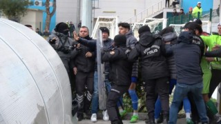 MAKÜ Spor - Sarayönü Belediye Spor maçında saha karıştı