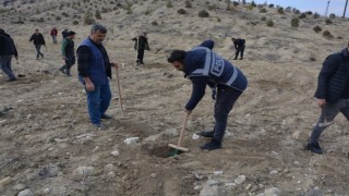 Malatyada fidanlar, şehit polisin anısına toprakla buluşturuldu