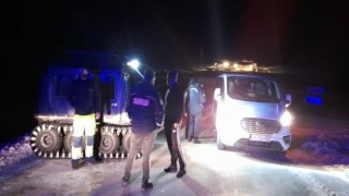 Malezya uyruklu 7 kişilik aile kar nedeniyle yolda mahsur kaldılar
