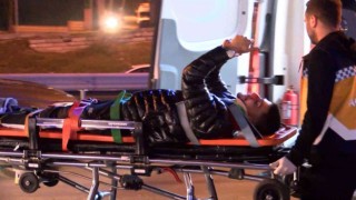Maltepede ambulans ile otomobil çarpıştı: Kazada yaralanan genç telefonunu elinden bırakmadı