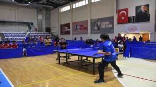 Masa tenisi müsabakaları 110 sporcunun katılımıyla başladı