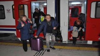 Masalsı yolculuk Karsta son buldu: Turistik Doğu Ekspresi sezonun ilk seferini tamamladı