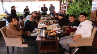 Mekan Kafe Restoran engellileri ağırladı