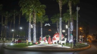 Mersin caddeleri ve sokakları yılbaşı için süslendi