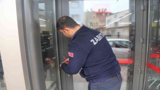 Mersinde uygun şartları taşımayan zincir market mühürlendi