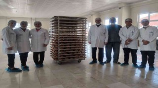 Meslek lisesi öğrencileri günde bin 100 ekmek üretiyor