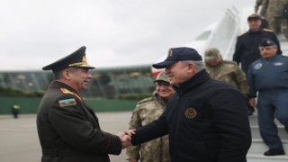 Milli Savunma Bakanı Akar Azerbaycanda